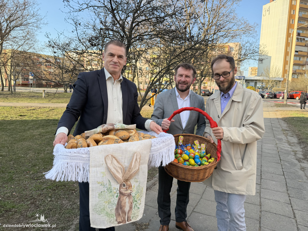 Zajączki i świąteczne życzenia na ulicach Włocławka