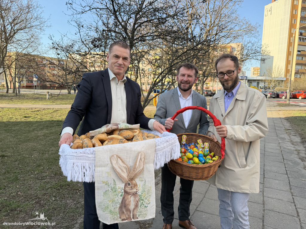 Zajączki i świąteczne życzenia na ulicach Włocławka