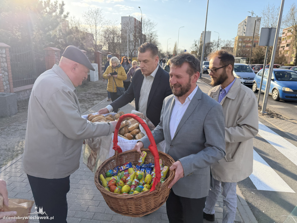 Zajączki i świąteczne życzenia na ulicach Włocławka