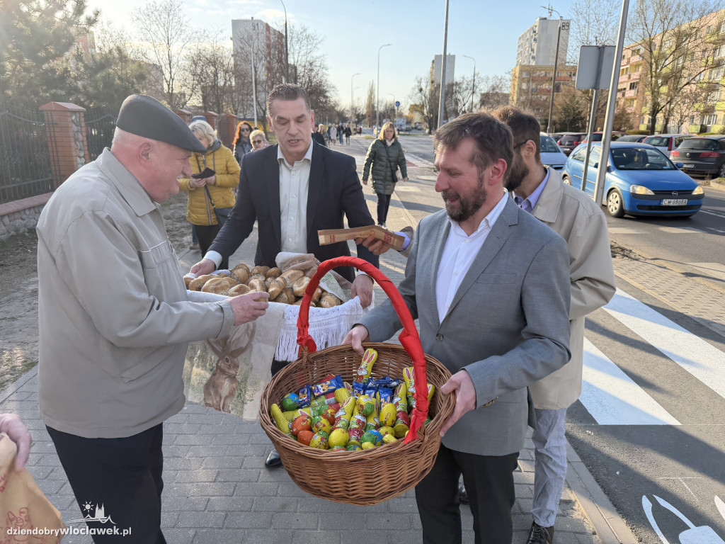 Zajączki i świąteczne życzenia na ulicach Włocławka