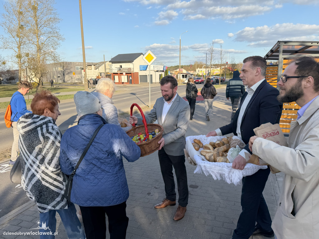 Zajączki i świąteczne życzenia na ulicach Włocławka