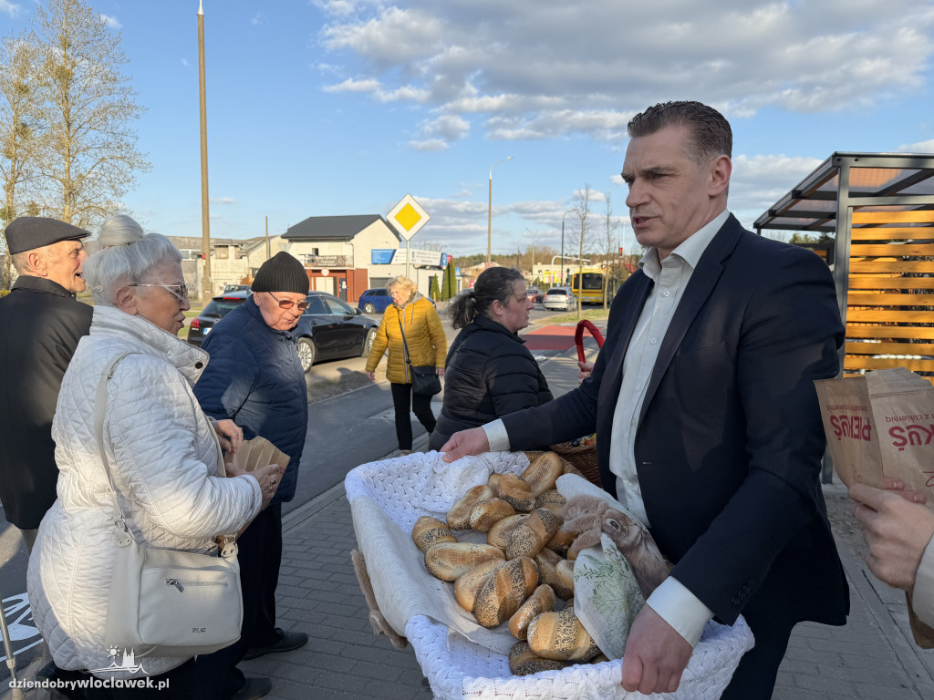 Zajączki i świąteczne życzenia na ulicach Włocławka