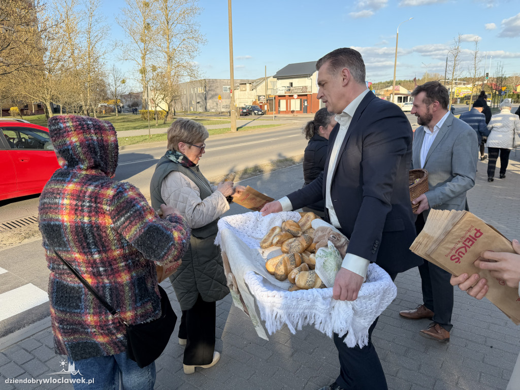 Zajączki i świąteczne życzenia na ulicach Włocławka