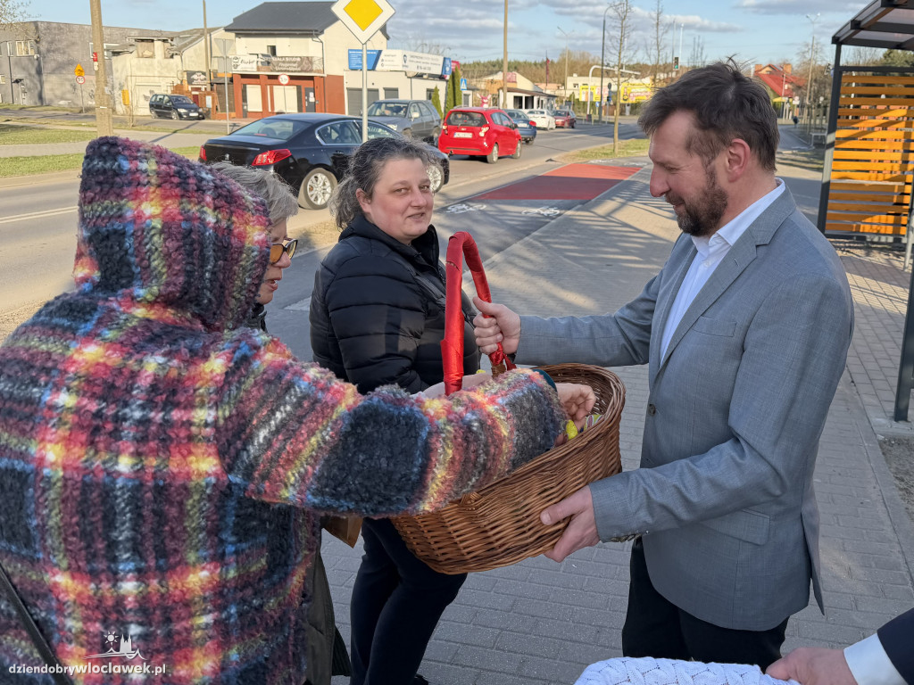 Zajączki i świąteczne życzenia na ulicach Włocławka