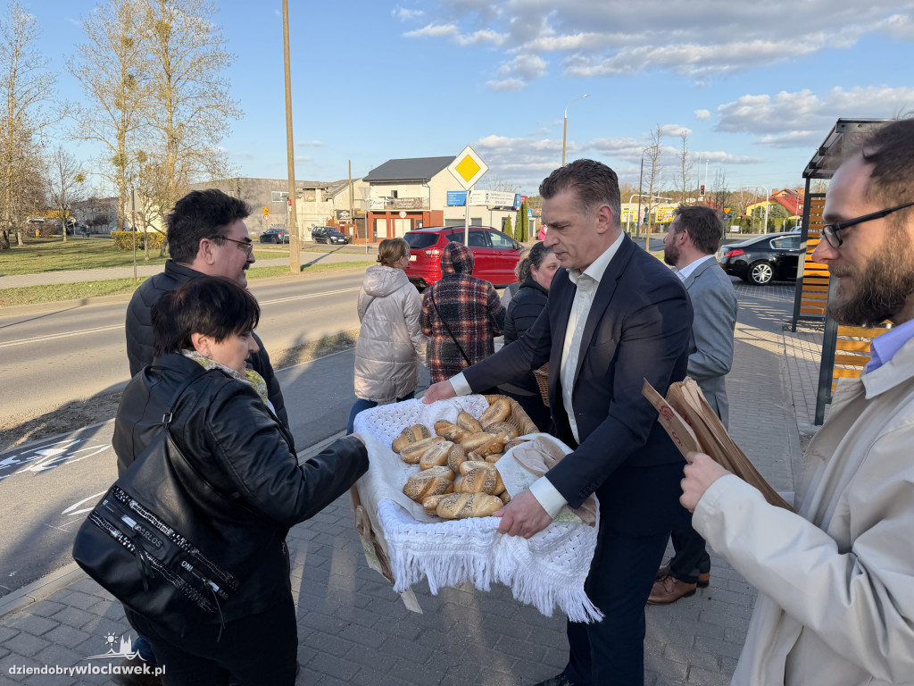 Zajączki i świąteczne życzenia na ulicach Włocławka