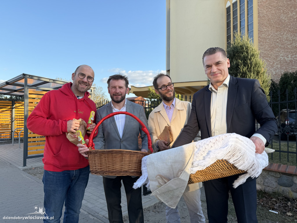 Zajączki i świąteczne życzenia na ulicach Włocławka