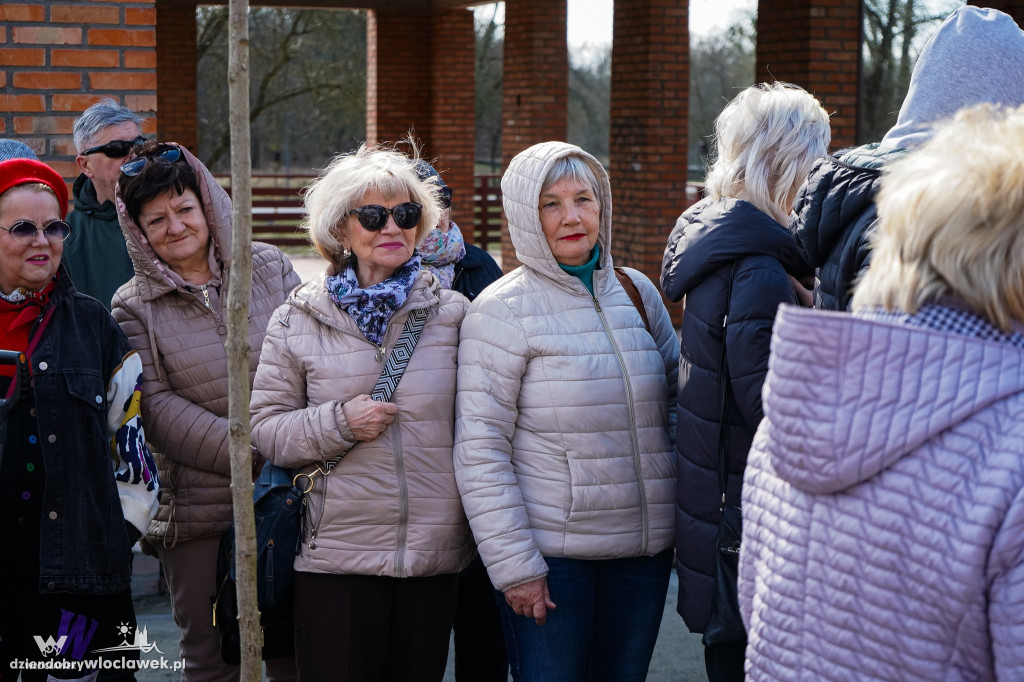 Początek Alei Seniorów w Parku na Słodowie
