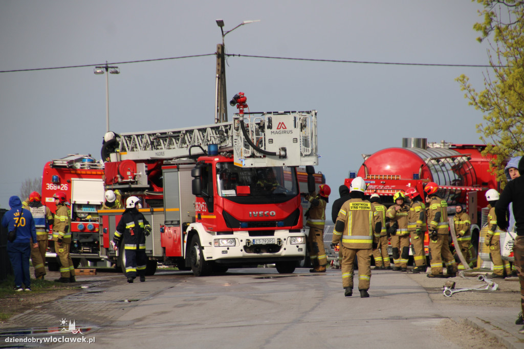 Pożar hali produkcyjnej w Dziardonicach