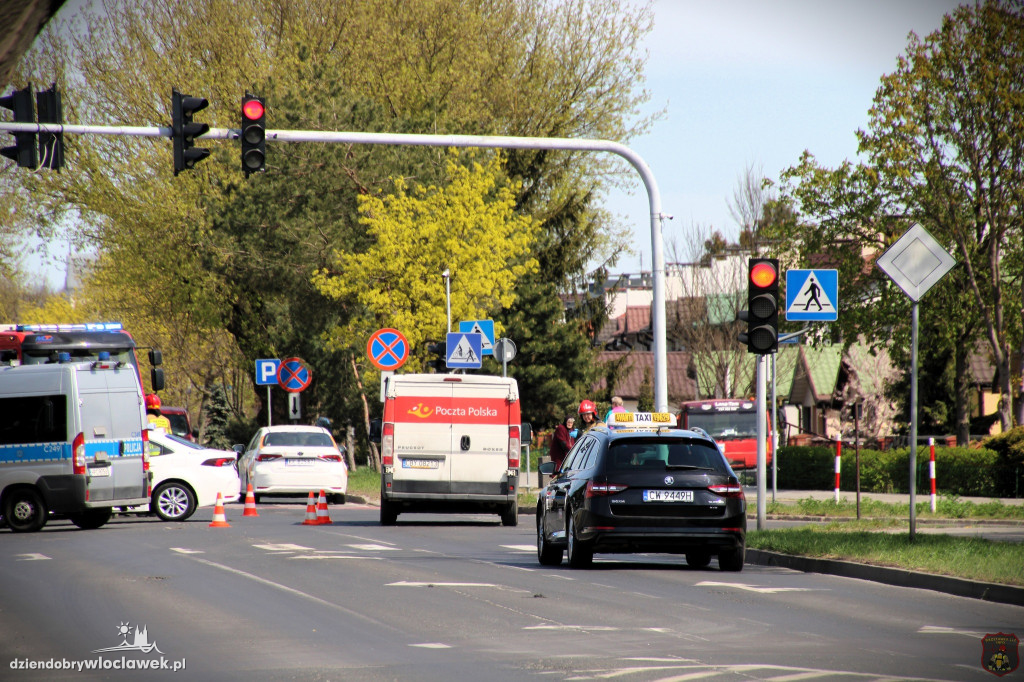 Zderzenie dwóch aut na Zbiegniewskiej