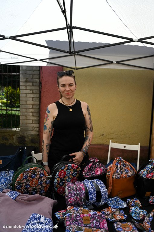 Festiwal 3 Maja we Włocławku. Stoiska i food trucki na ul. Zamczej
