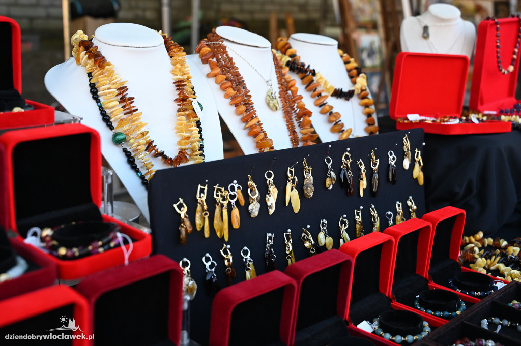 Festiwal 3 Maja we Włocławku. Stoiska i food trucki na ul. Zamczej