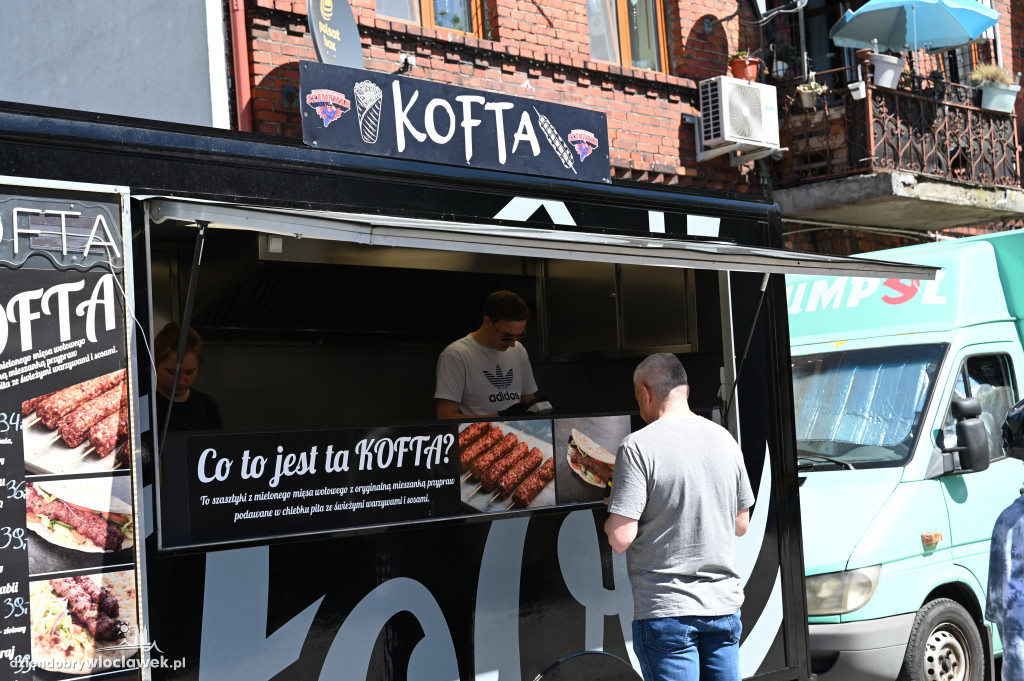 Festiwal 3 Maja we Włocławku. Stoiska i food trucki na ul. Zamczej