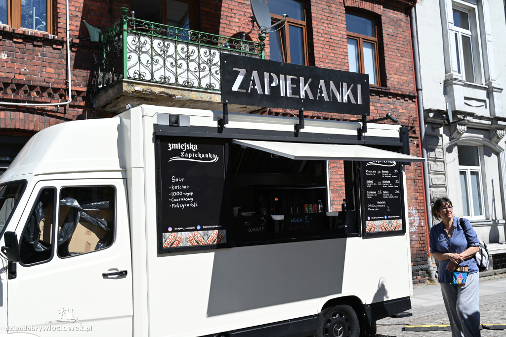 Festiwal 3 Maja we Włocławku. Stoiska i food trucki na ul. Zamczej
