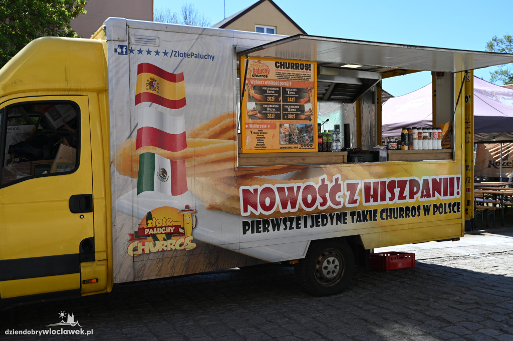 Festiwal 3 Maja we Włocławku. Stoiska i food trucki na ul. Zamczej