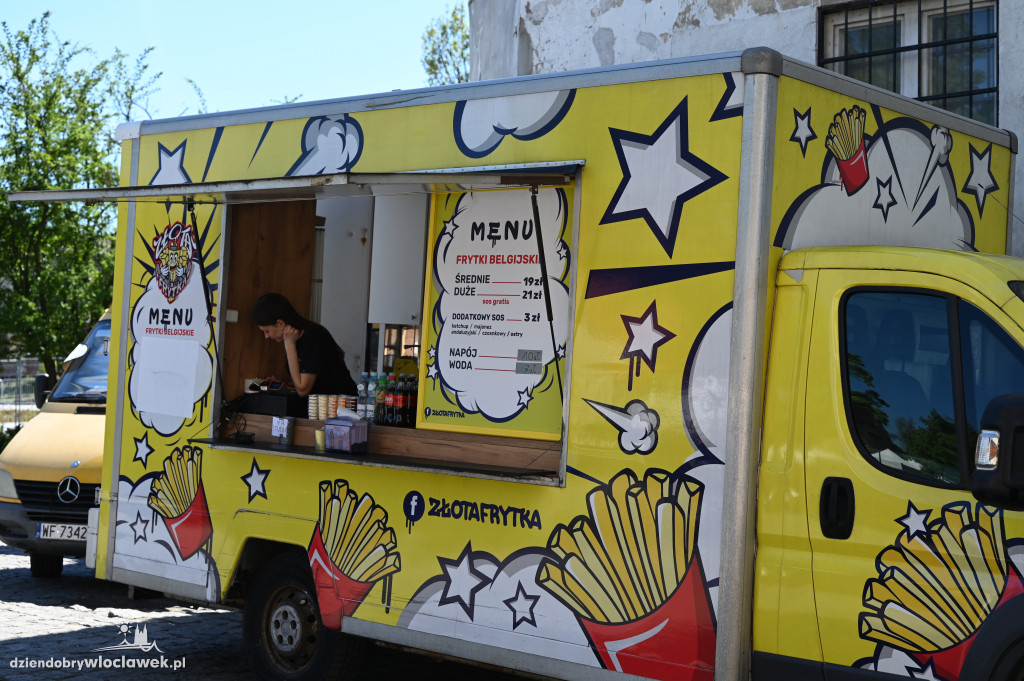 Festiwal 3 Maja we Włocławku. Stoiska i food trucki na ul. Zamczej