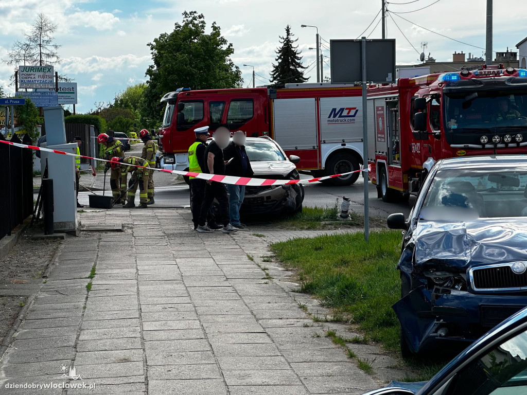 Zderzenie trzech samochodów na Wiejskiej