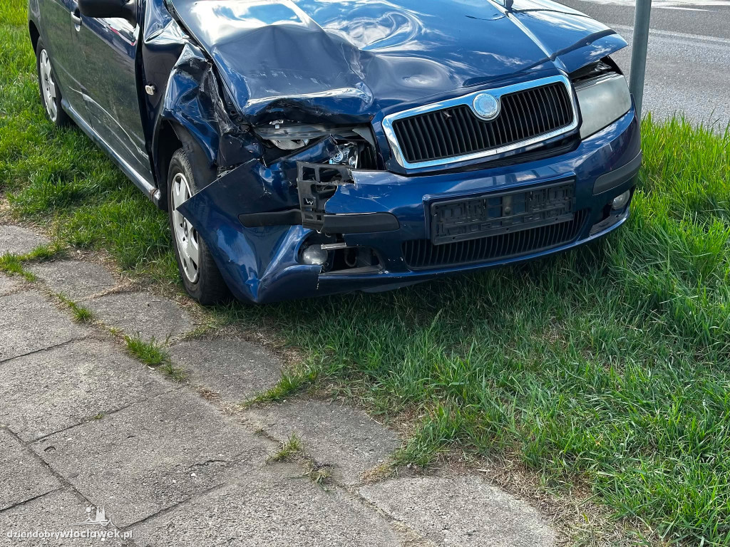 Zderzenie trzech samochodów na Wiejskiej