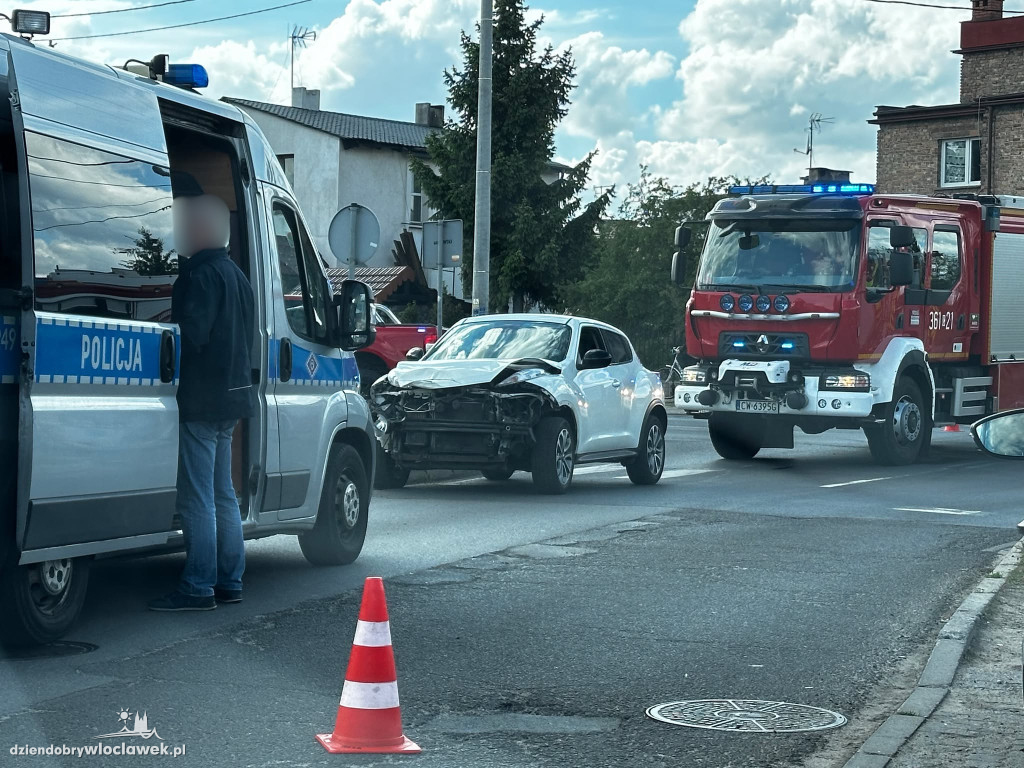 Zderzenie trzech samochodów na Wiejskiej