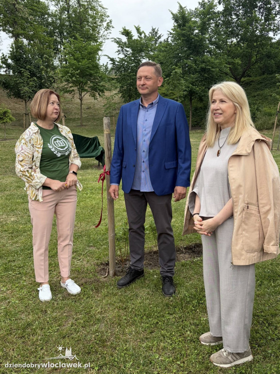 Skwer LZK już otwarty w Parku na Słodowie