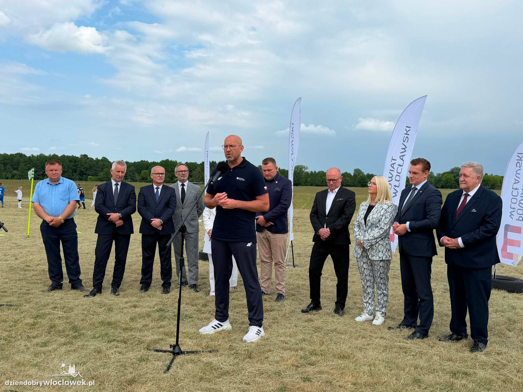 Minister sportu na lotnisku w Kruszynie
