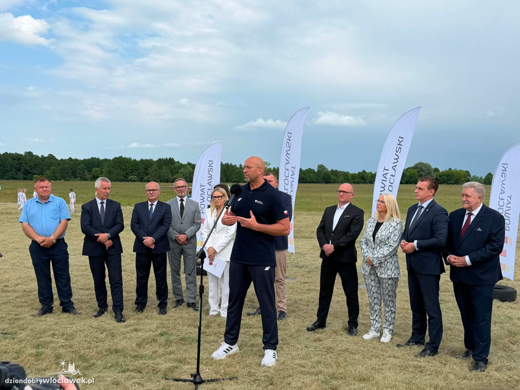 Minister sportu na lotnisku w Kruszynie
