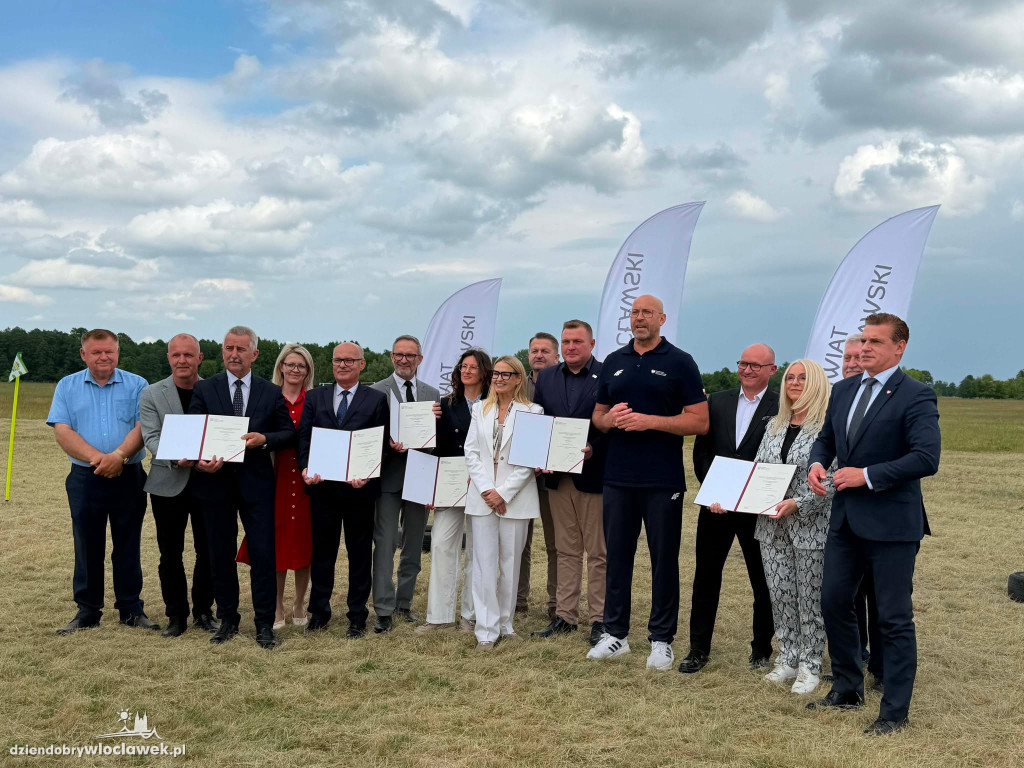 Minister sportu na lotnisku w Kruszynie