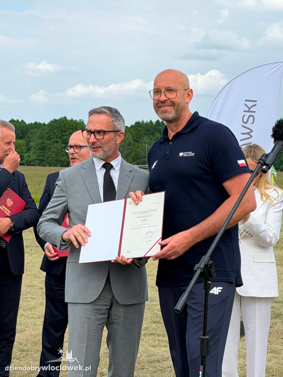 Minister sportu na lotnisku w Kruszynie
