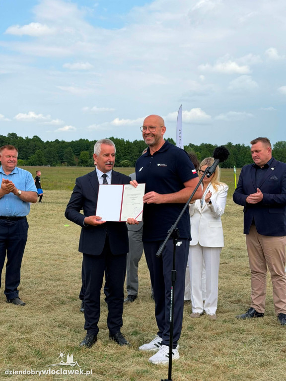 Minister sportu na lotnisku w Kruszynie