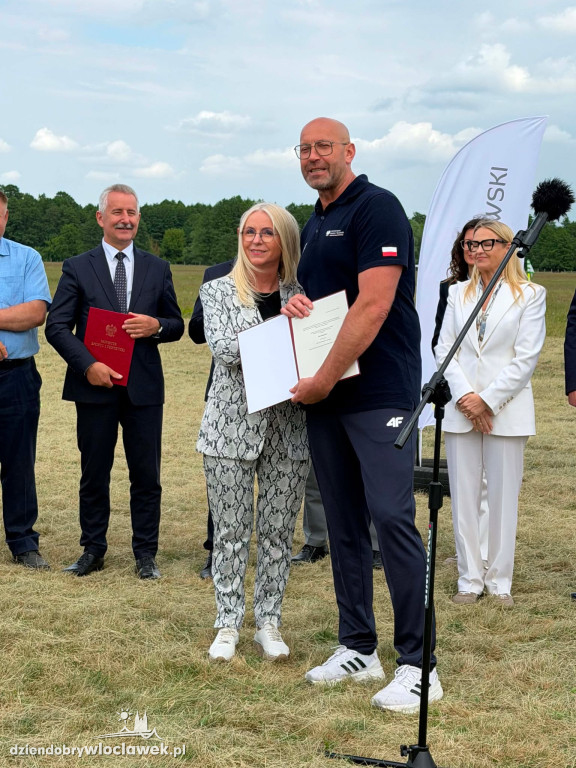 Minister sportu na lotnisku w Kruszynie