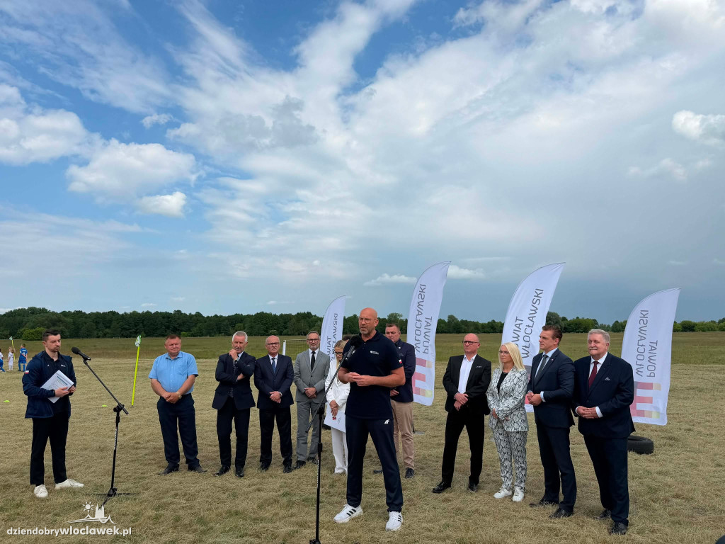 Minister sportu na lotnisku w Kruszynie