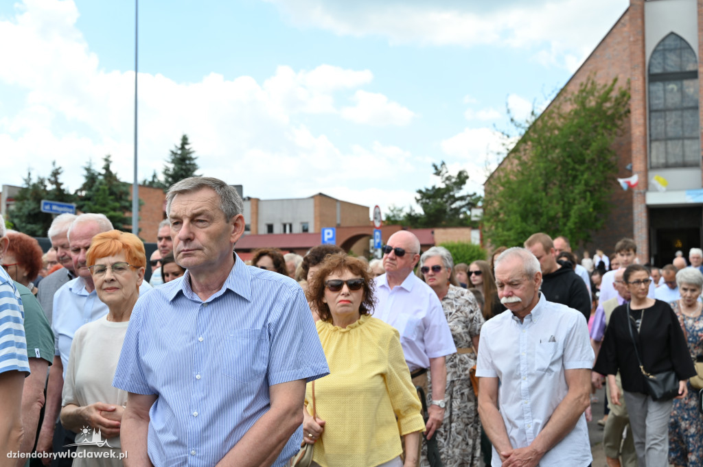 Procesja Bożego Ciała w parafii Narodzenia NMP i św. Jana Apostoła