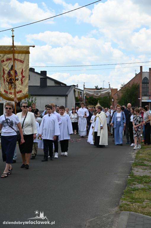 Procesja Bożego Ciała w parafii Narodzenia NMP i św. Jana Apostoła