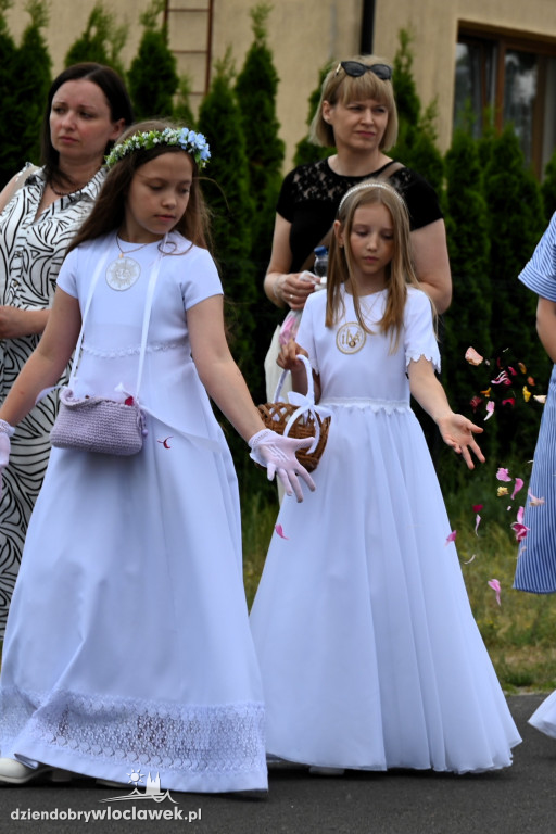 Procesja Bożego Ciała w parafii Narodzenia NMP i św. Jana Apostoła