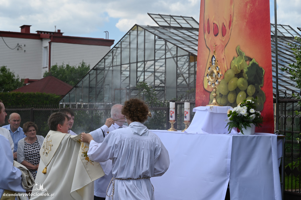 Procesja Bożego Ciała w parafii Narodzenia NMP i św. Jana Apostoła