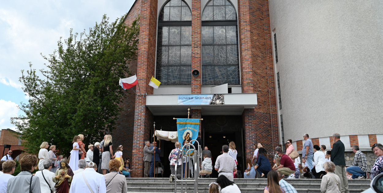 Procesja Bożego Ciała w parafii Narodzenia NMP i św. Jana Apostoła
