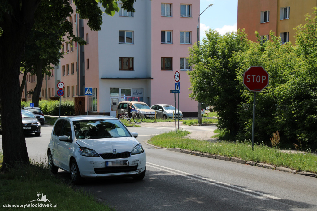 Zderzenie Nissana i Skody na Barskiej