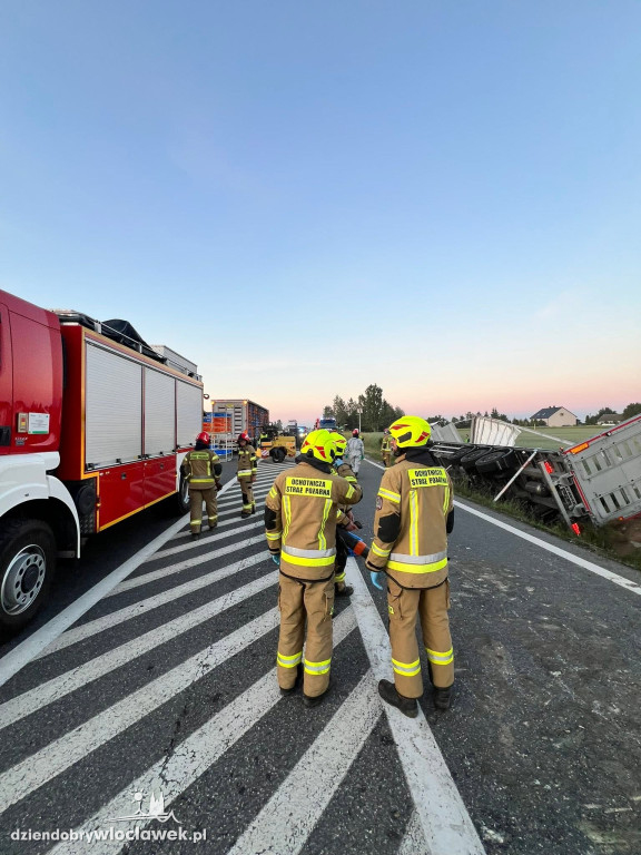 Tir z kurczakami przewrócił się na DK91