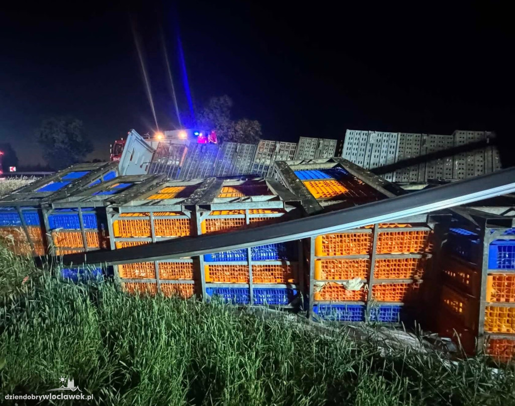 Tir z kurczakami przewrócił się na DK91