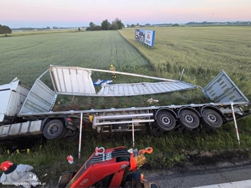 Tir z kurczakami przewrócił się na DK91