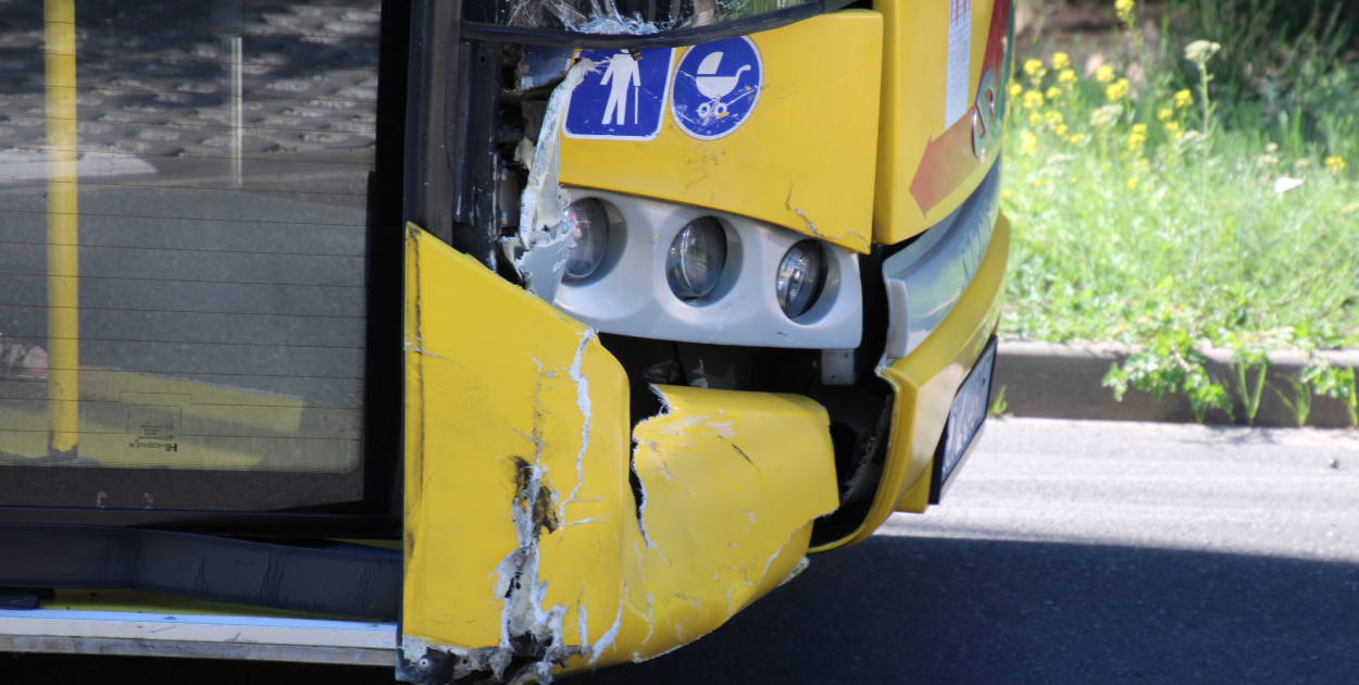 Zderzenie autobusu MPK z osobówką
