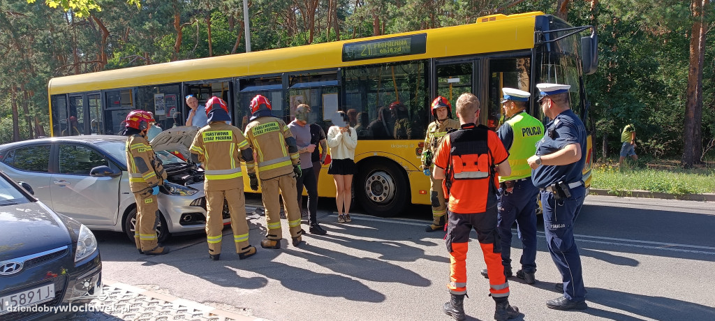 Zderzenie autobusu MPK z osobówką