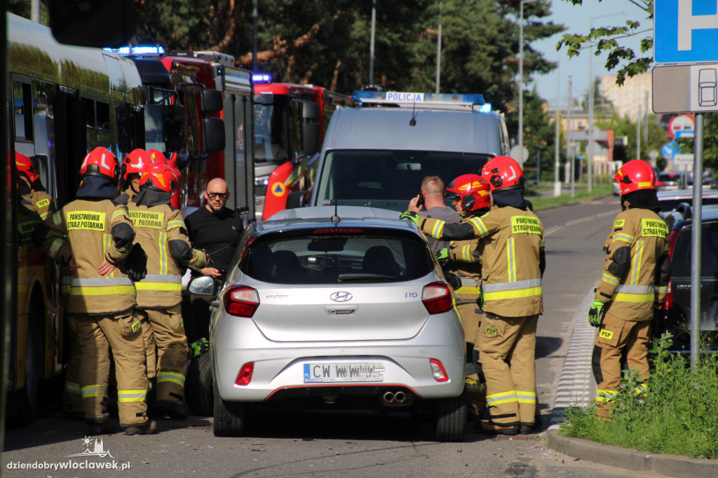 Zderzenie autobusu MPK z osobówką