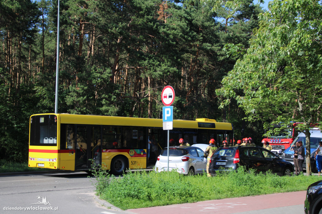 Zderzenie autobusu MPK z osobówką