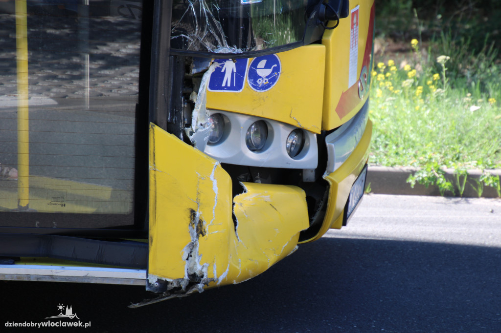 Zderzenie autobusu MPK z osobówką