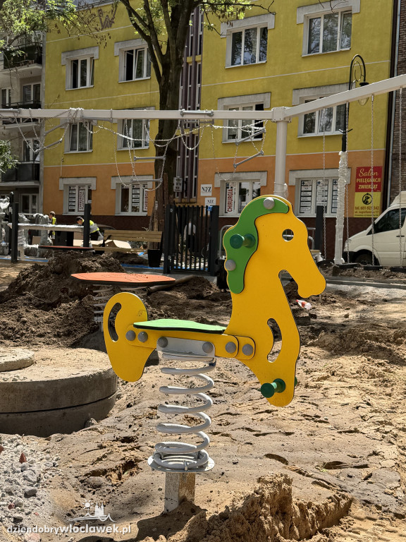 Plac zabaw wzdłuż ul. Jagiellońskiej prawie gotowy