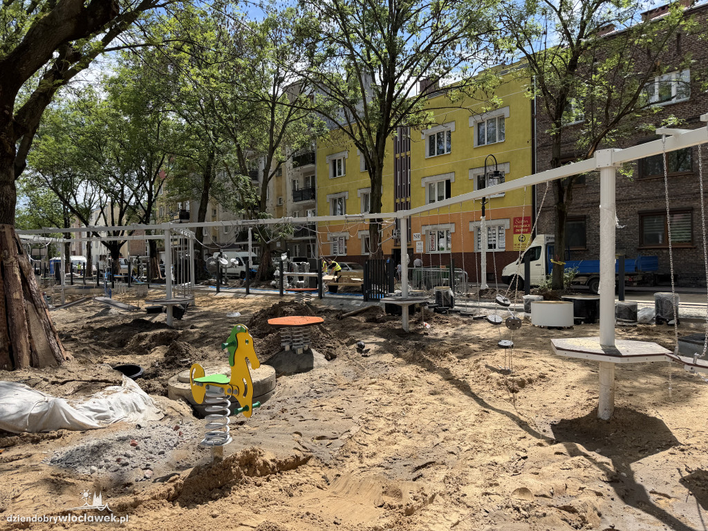 Plac zabaw wzdłuż ul. Jagiellońskiej prawie gotowy