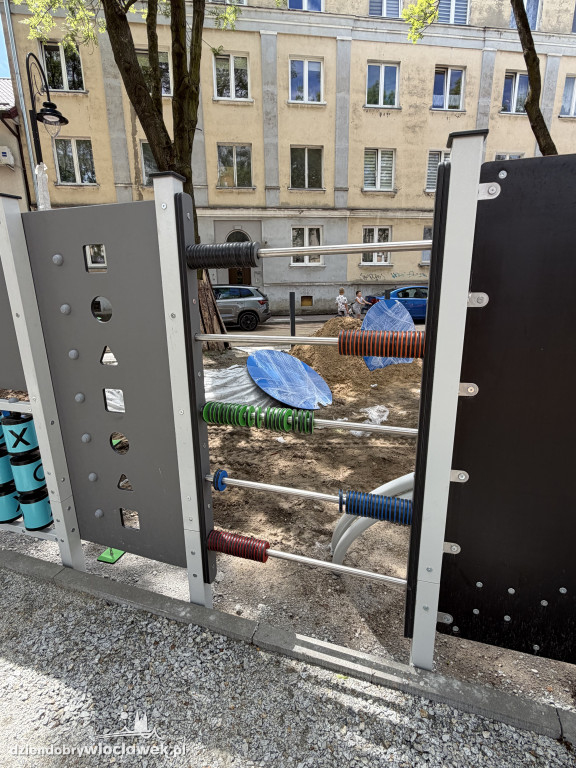 Plac zabaw wzdłuż ul. Jagiellońskiej prawie gotowy
