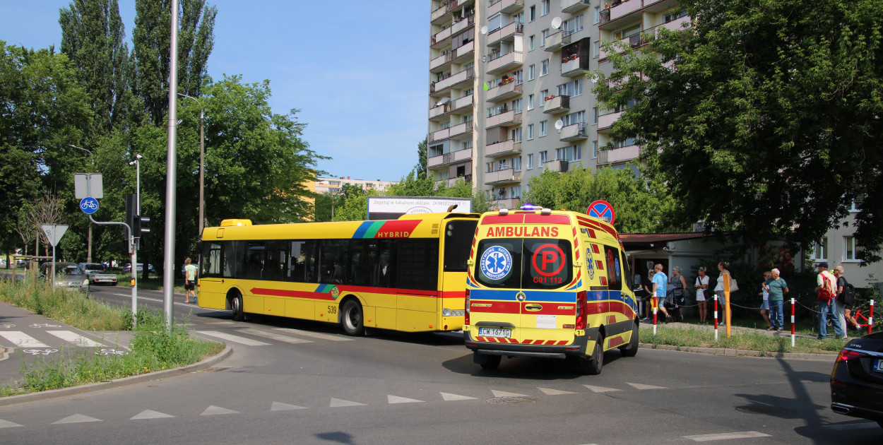 72-latka weszła pod autobus