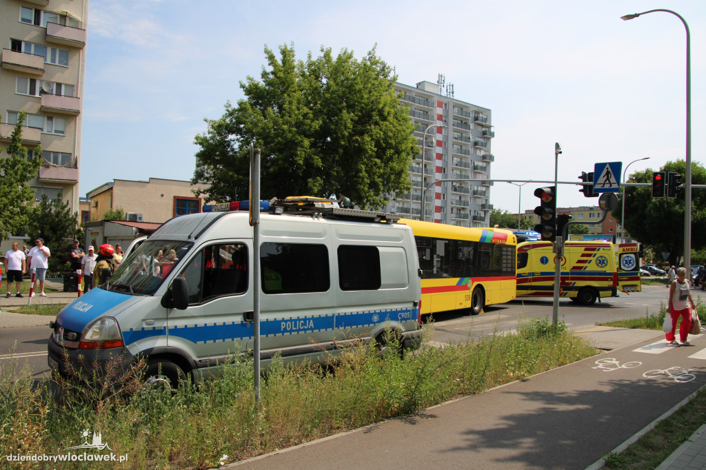 72-latka weszła pod autobus