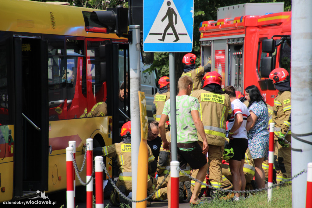 72-latka weszła pod autobus